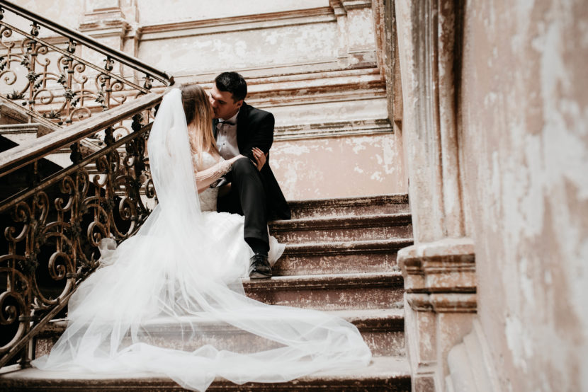 Sesja ślubna w opuszczonym Pałacu